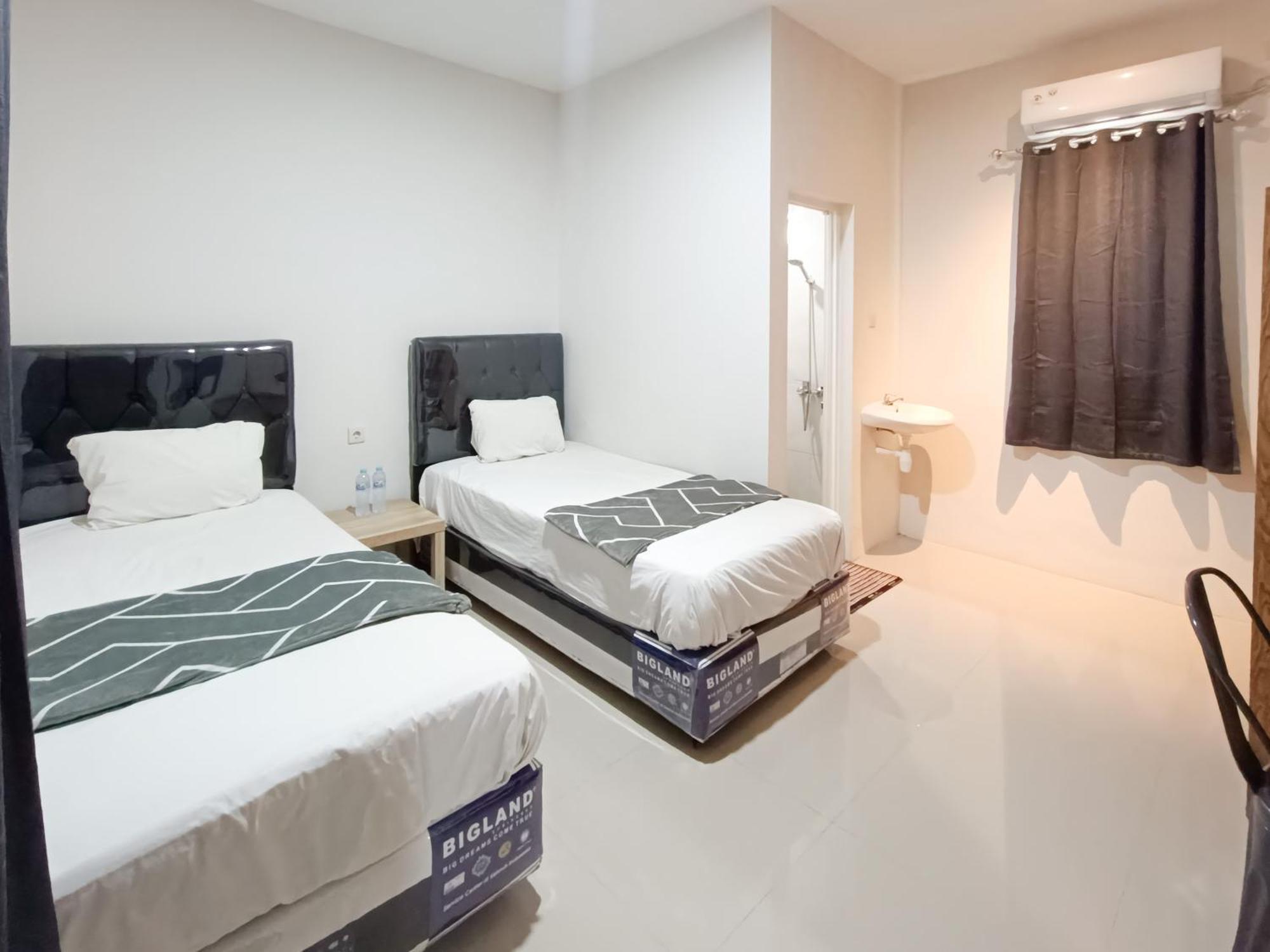 Happy Family Homestay Jember Mitra Reddoorz Екстериор снимка