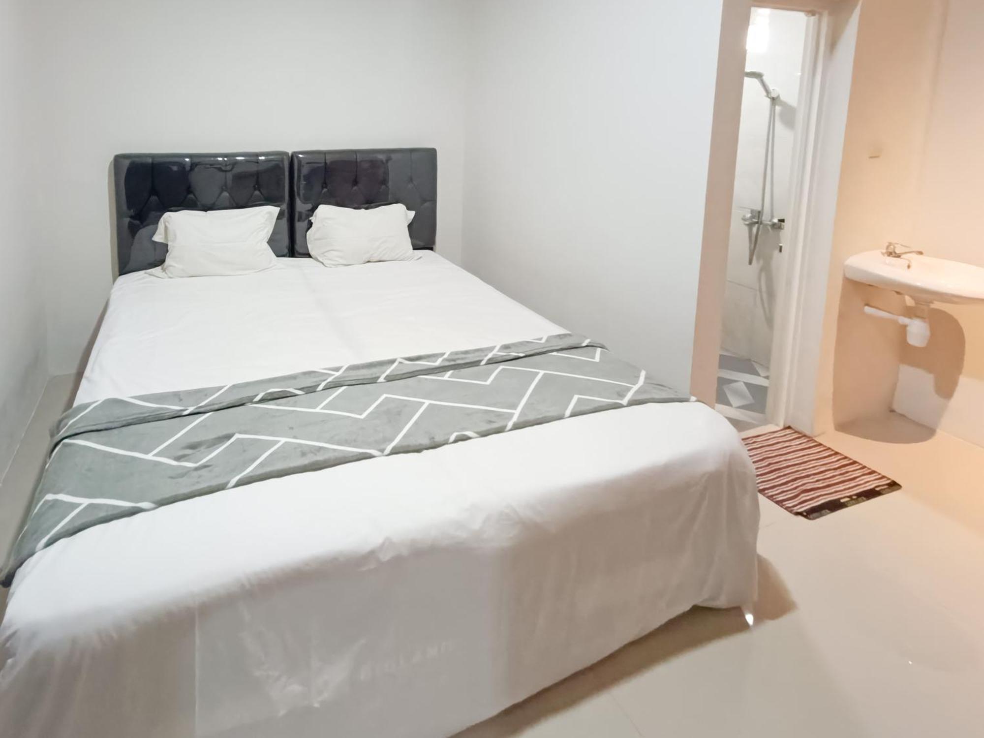 Happy Family Homestay Jember Mitra Reddoorz Екстериор снимка