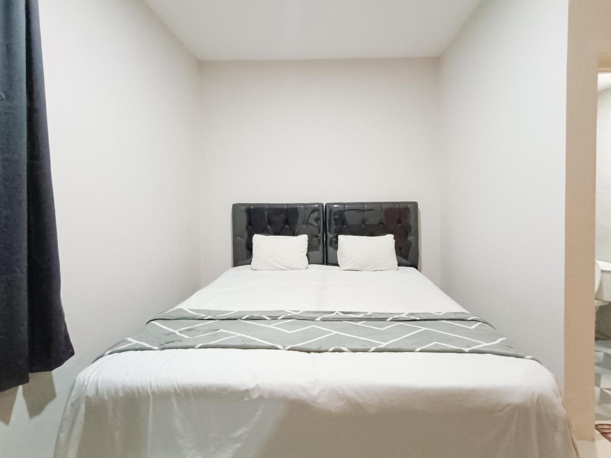 Happy Family Homestay Jember Mitra Reddoorz Екстериор снимка